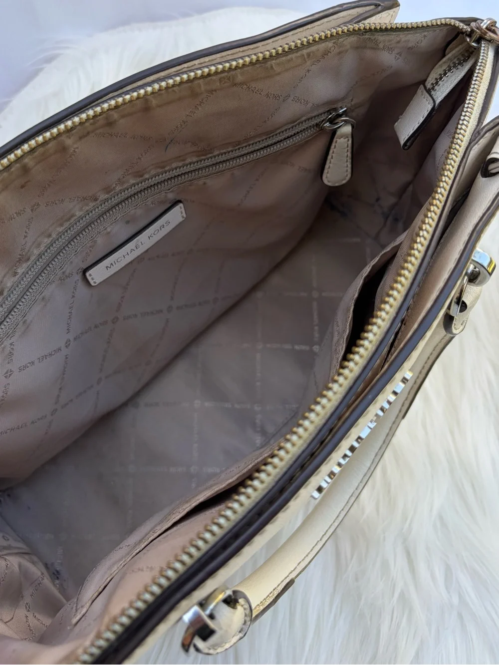 Michael Kors White Sarchel